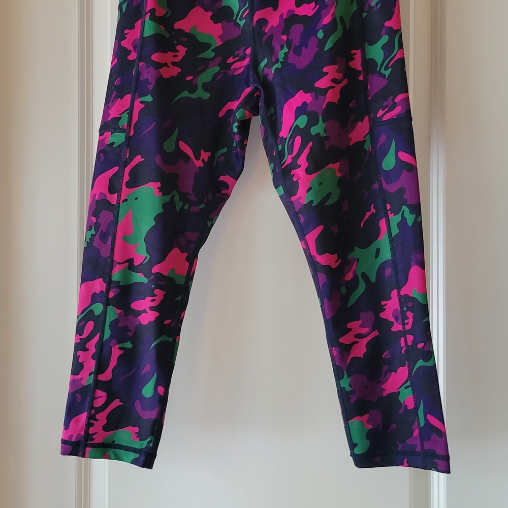 CVG Neon Camo Capri Leggings Size Small. Style Is Sold Out!